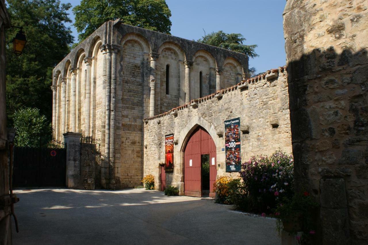 La Vieille Maison Rose Bed and Breakfast Nanteuil-en-Vallée Exterior foto